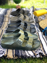 Load image into Gallery viewer, Men&#39;s Backyard Sandal
