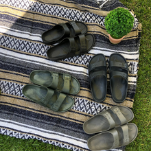 Load image into Gallery viewer, Men&#39;s Backyard Sandal
